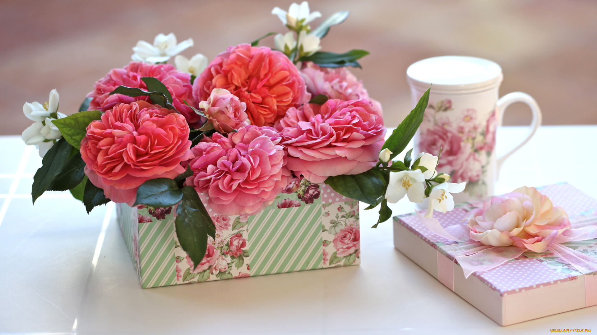 цветы, букеты, композиции, жасмин, чашка, коробочки, розы