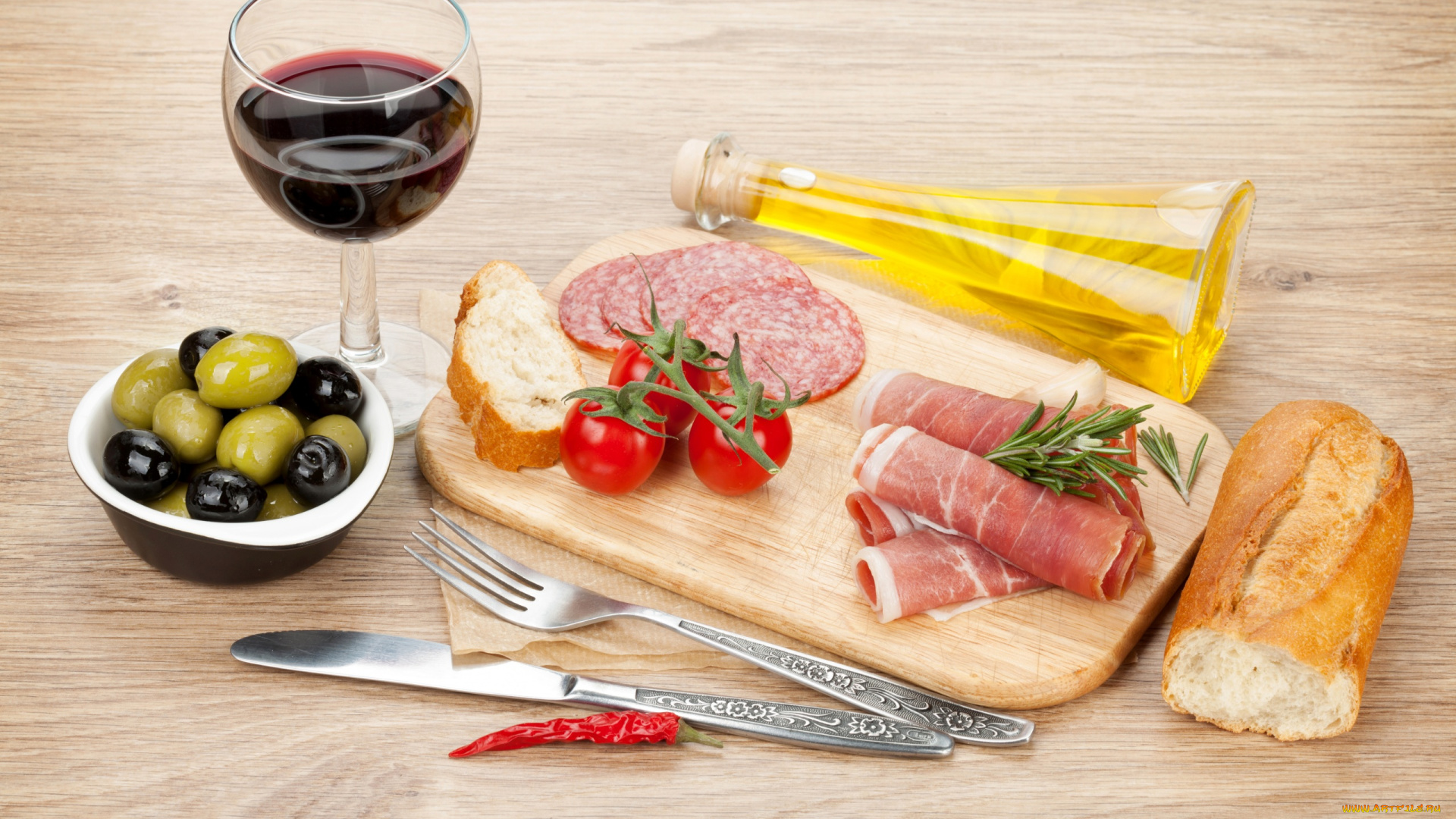 еда, разное, вино, оливки, маслины, колбаса, ветчина, помидоры, масло, багет