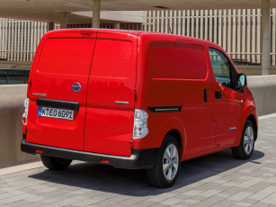 Картинка автомобили nissan datsun e-nv200 van 2014г красный