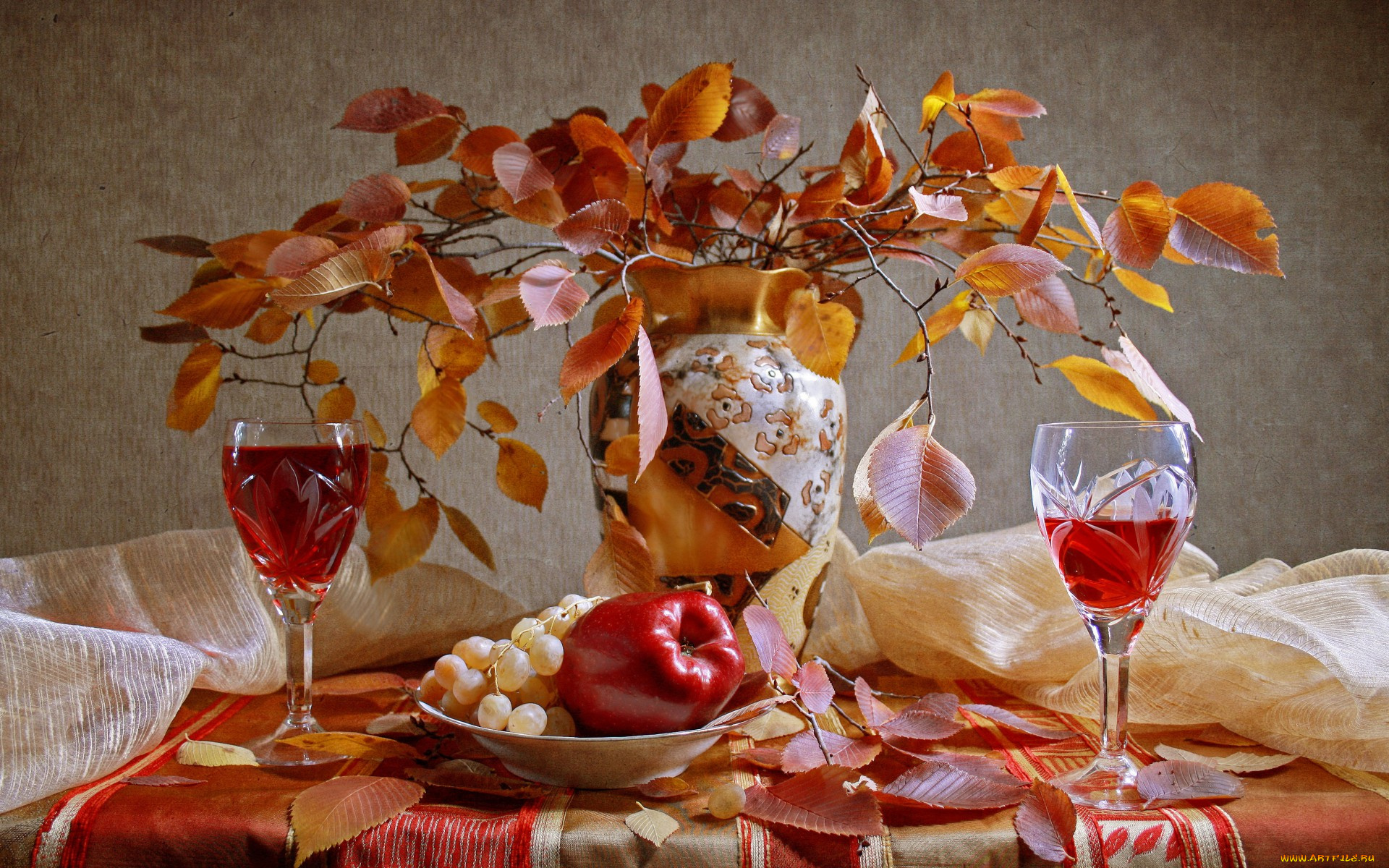 еда, натюрморт, бокалы, двое, яблоко, виноград, ваза, осень, свидание, букет, листья, вино