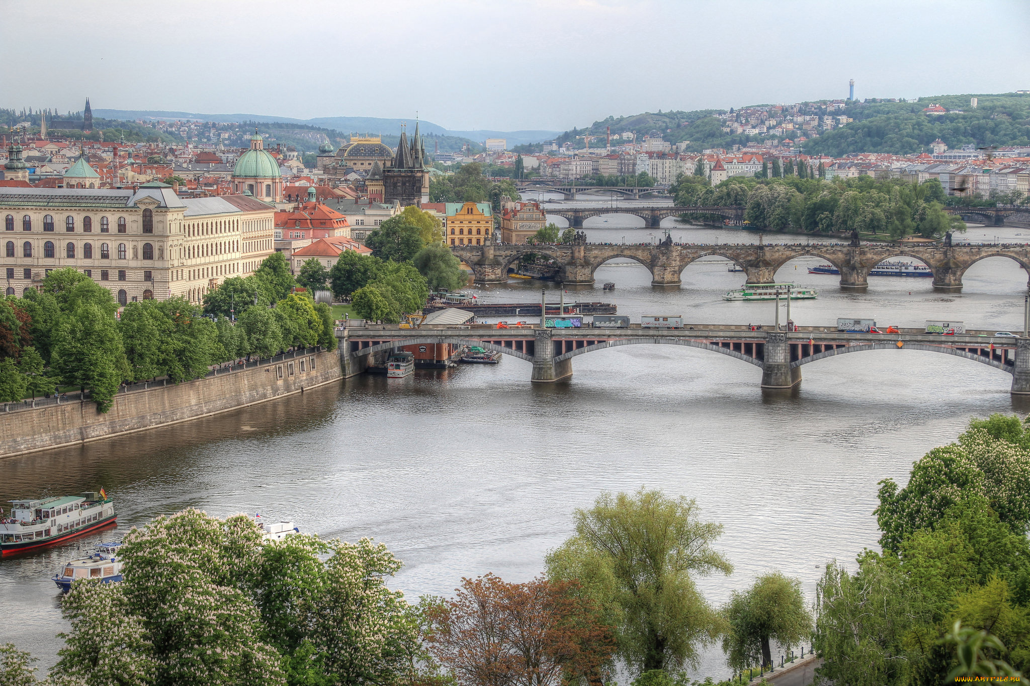 Manesu Bridge Over the Vltava River, Prague, Czech Republic бесплатно