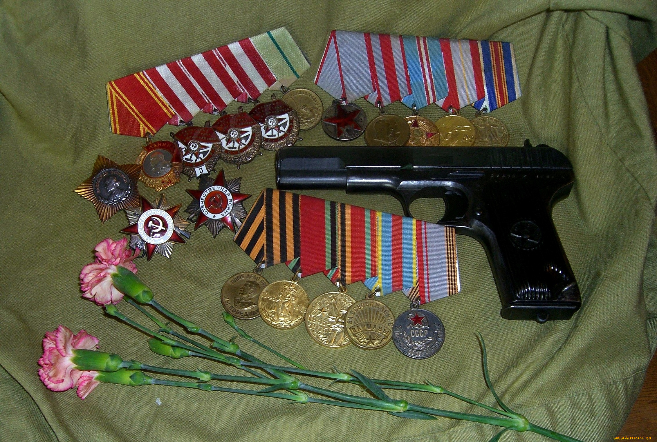 разное, награды, гимнастерка, пистолет, медали, ордена, гвоздики