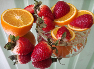 Картинка еда фрукты +ягоды клубника апельсин