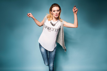 Картинка девушки -unsort+ блондинки джинсы футболка кофта блондинка модель
