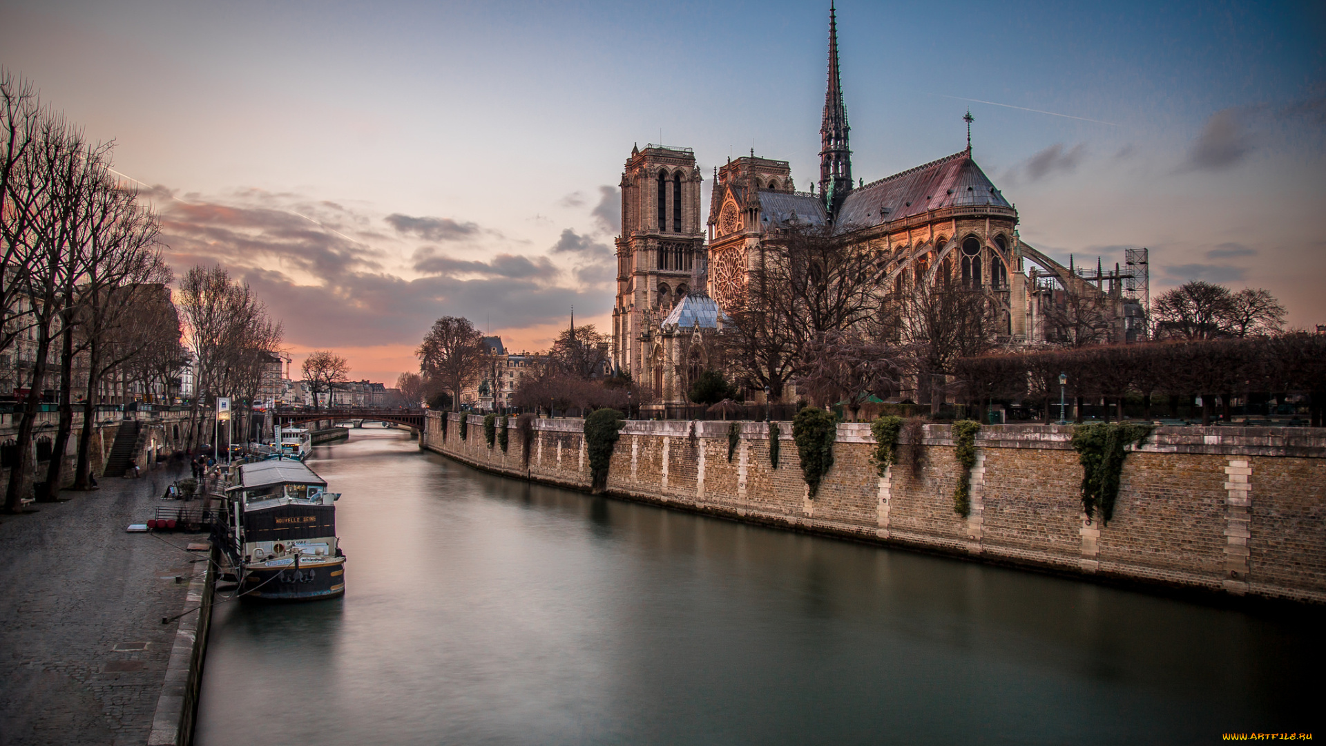 Notre Dame at Sunrise, Paris, France бесплатно