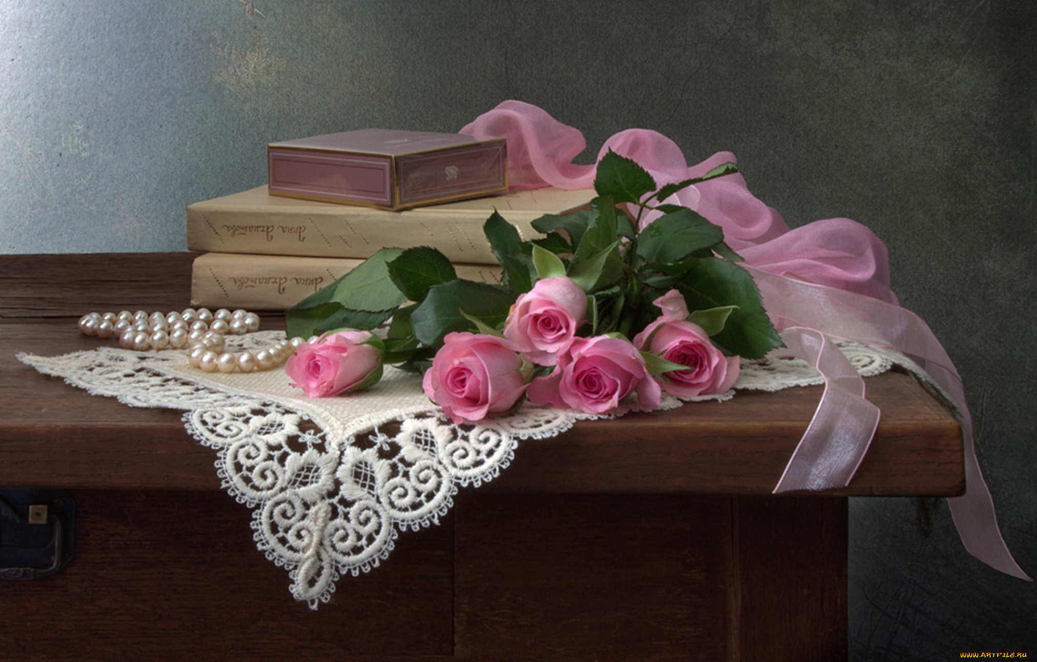 цветы, розы, розовые, лента, книги, жемчуг