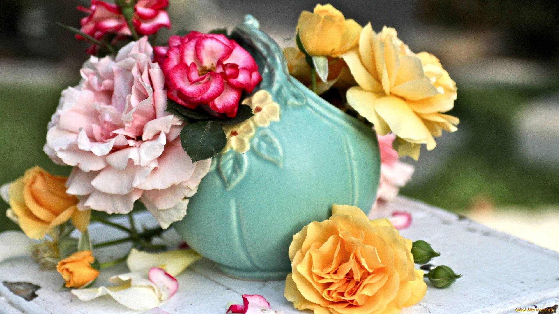 цветы, розы, салфетка, ваза, лепестки