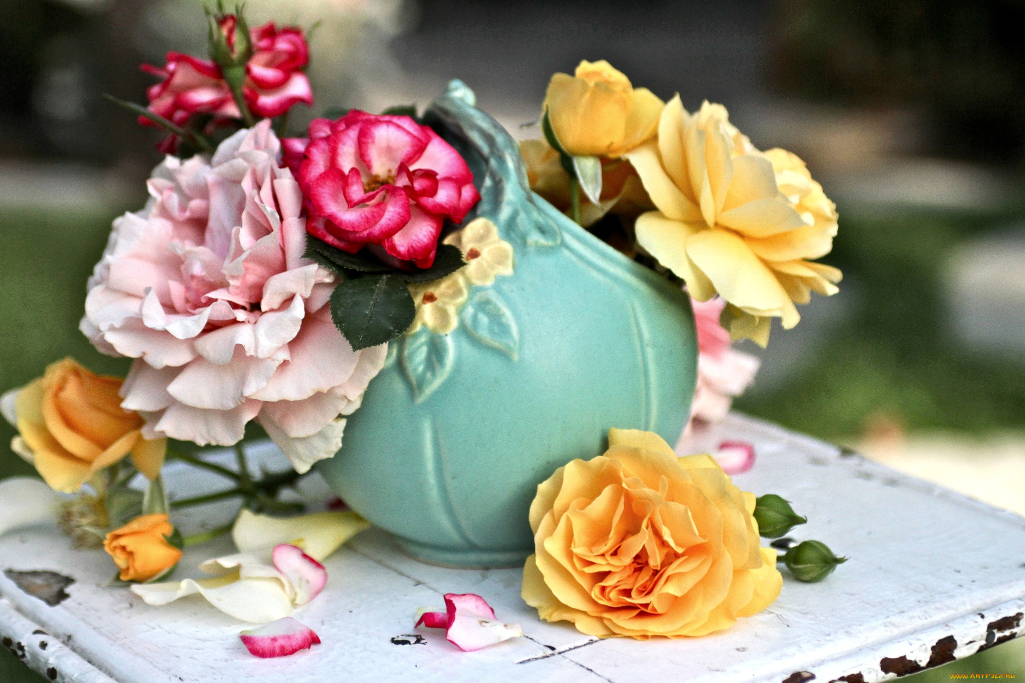 цветы, розы, салфетка, ваза, лепестки