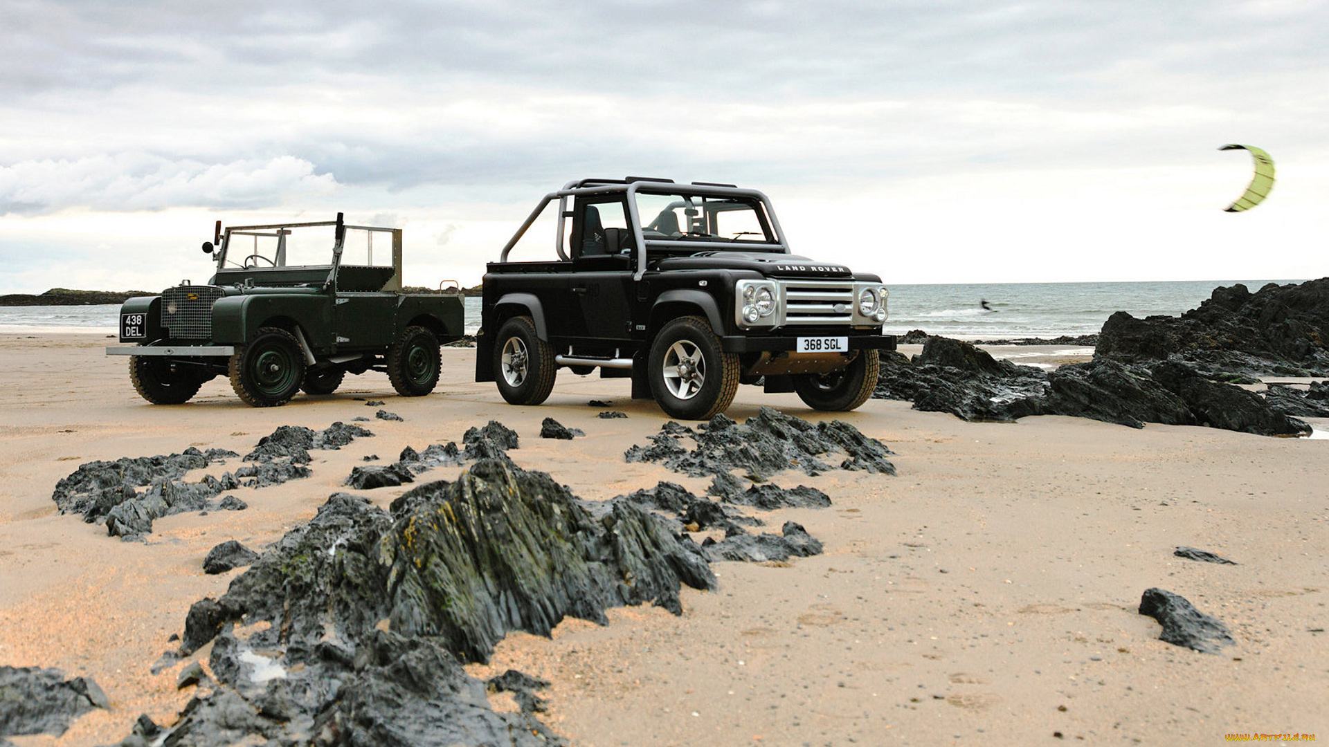 автомобили, land-rover, лэнд-роверы, пляж, парашют, море, камни, песок, берег