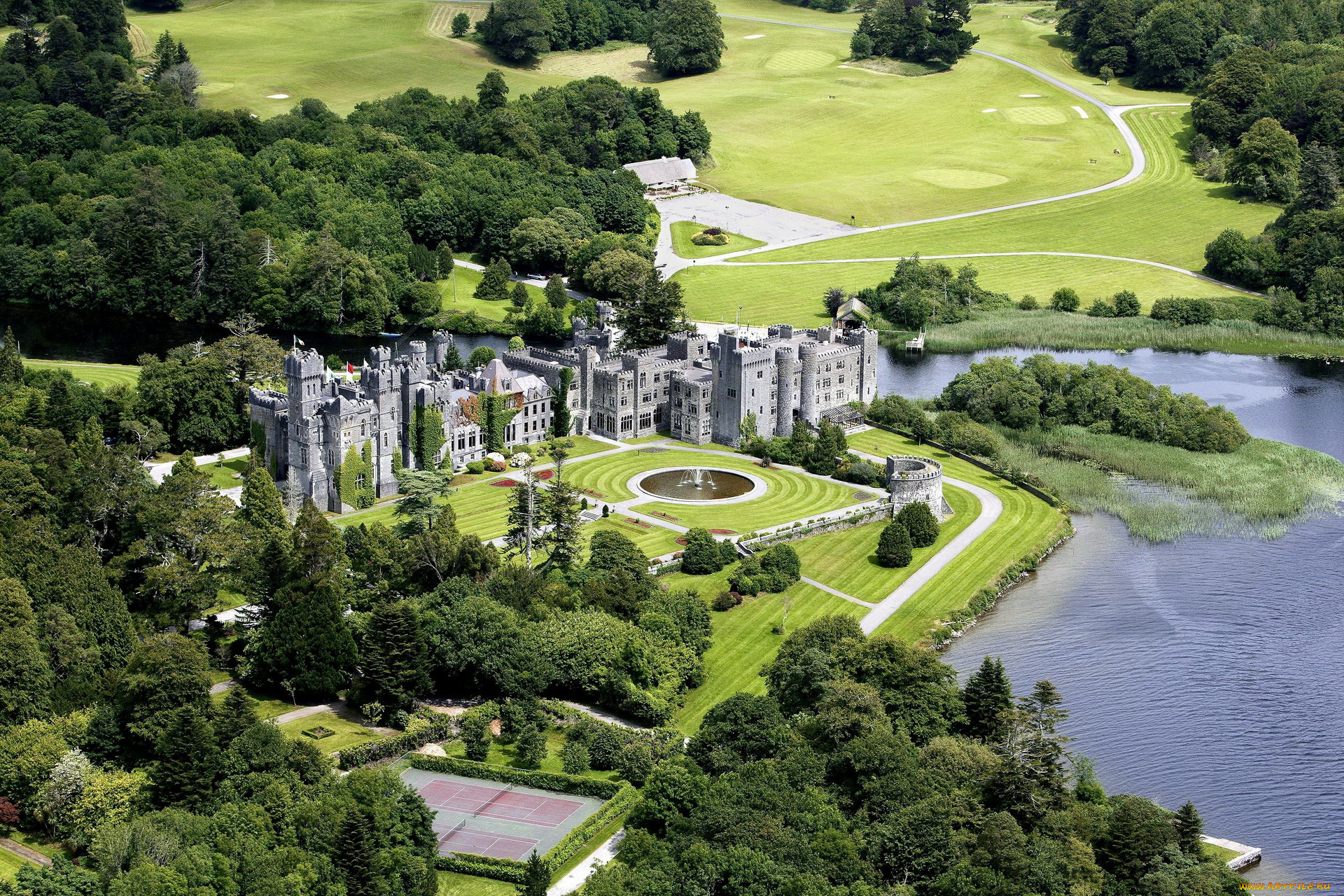 аshford, castle, ireland, города, дворцы, замки, крепости, река, замок, лужайки, фонтан, деревья