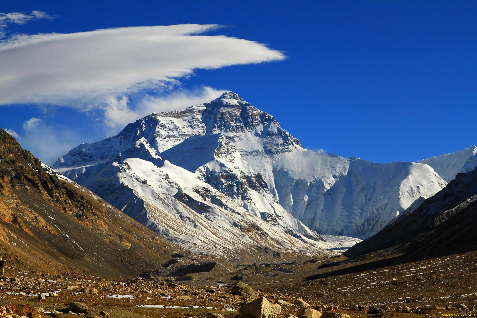 Наивысшая точка гор гималаи. Эверест Джомолунгма. Горная вершина Джомолунгма (Эверест). Вершины: гора Джомолунгма (Эверест),. Гималаи Эверест.