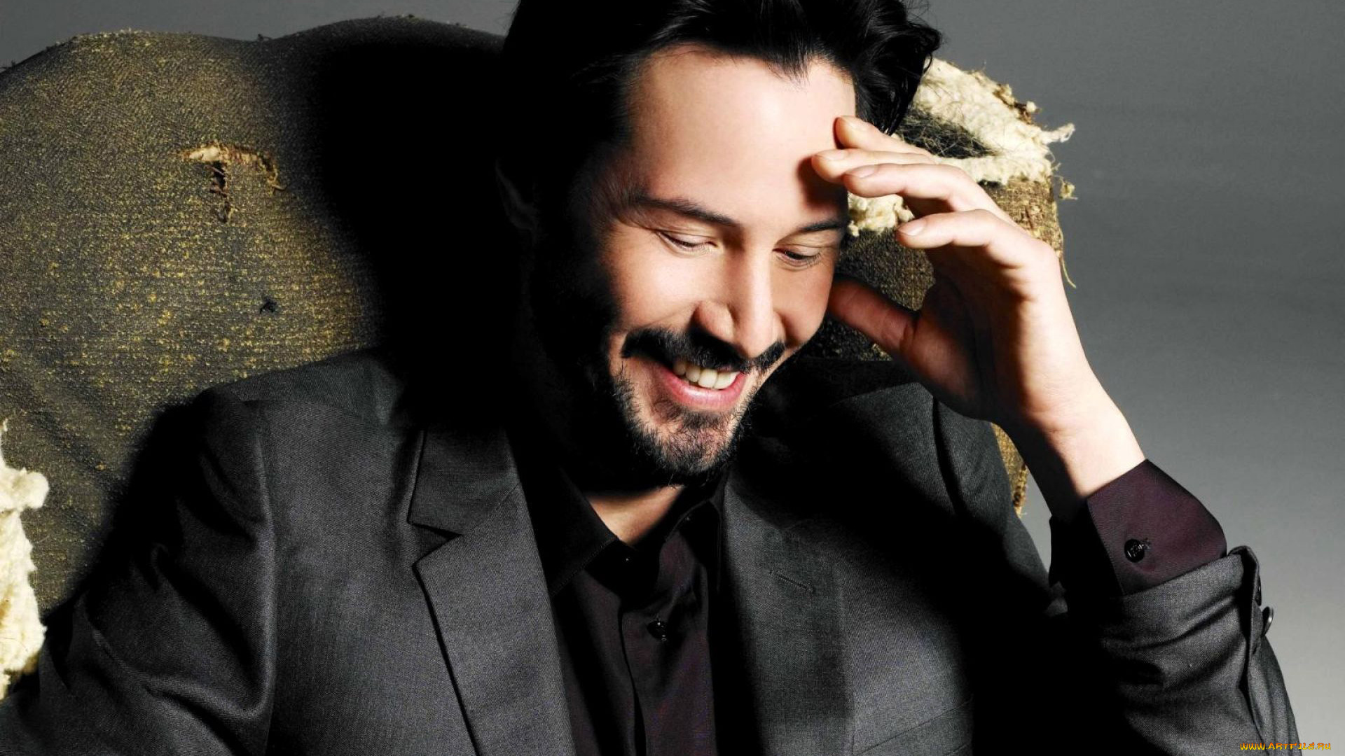 keanu, reeves, мужчины, актер, серый, фон, улыбка, кеану, ривз