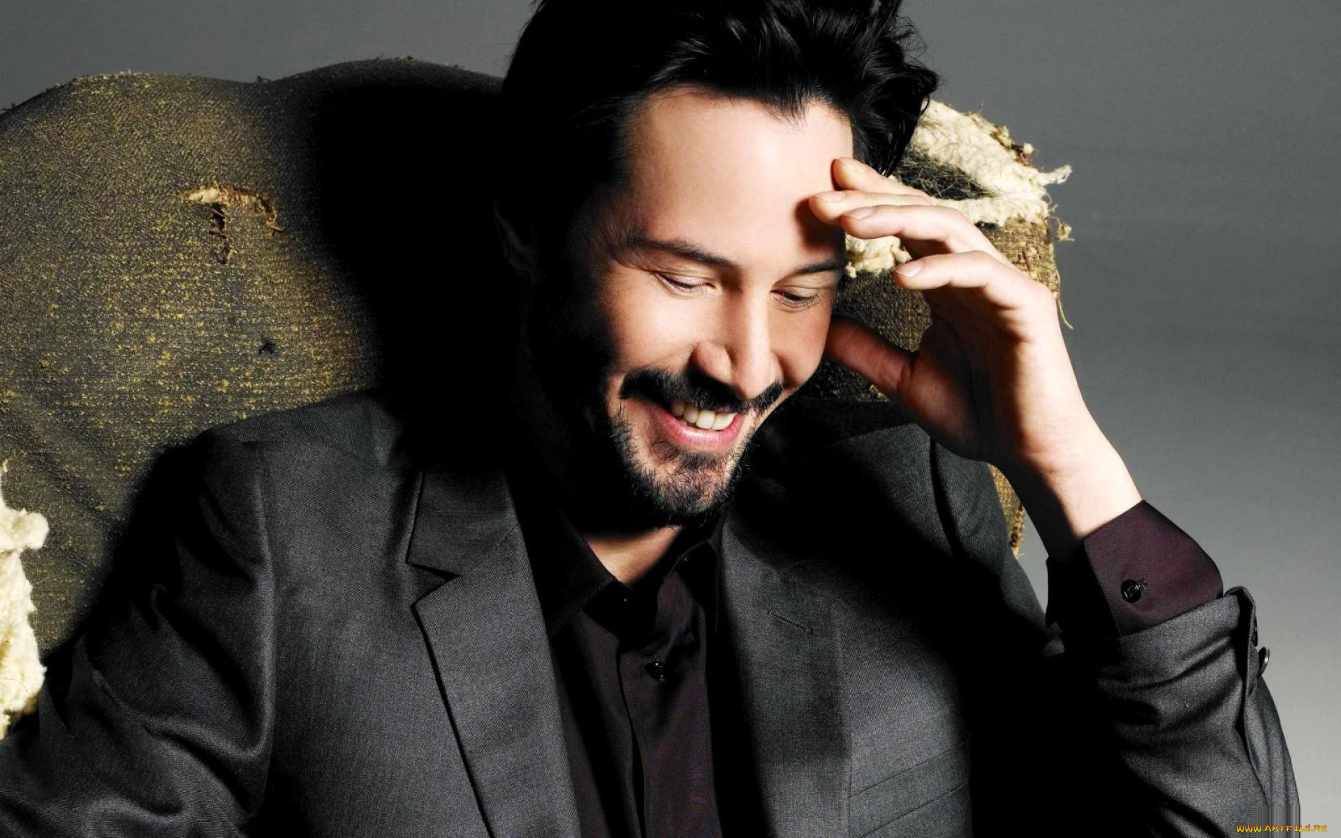 keanu, reeves, мужчины, актер, серый, фон, улыбка, кеану, ривз