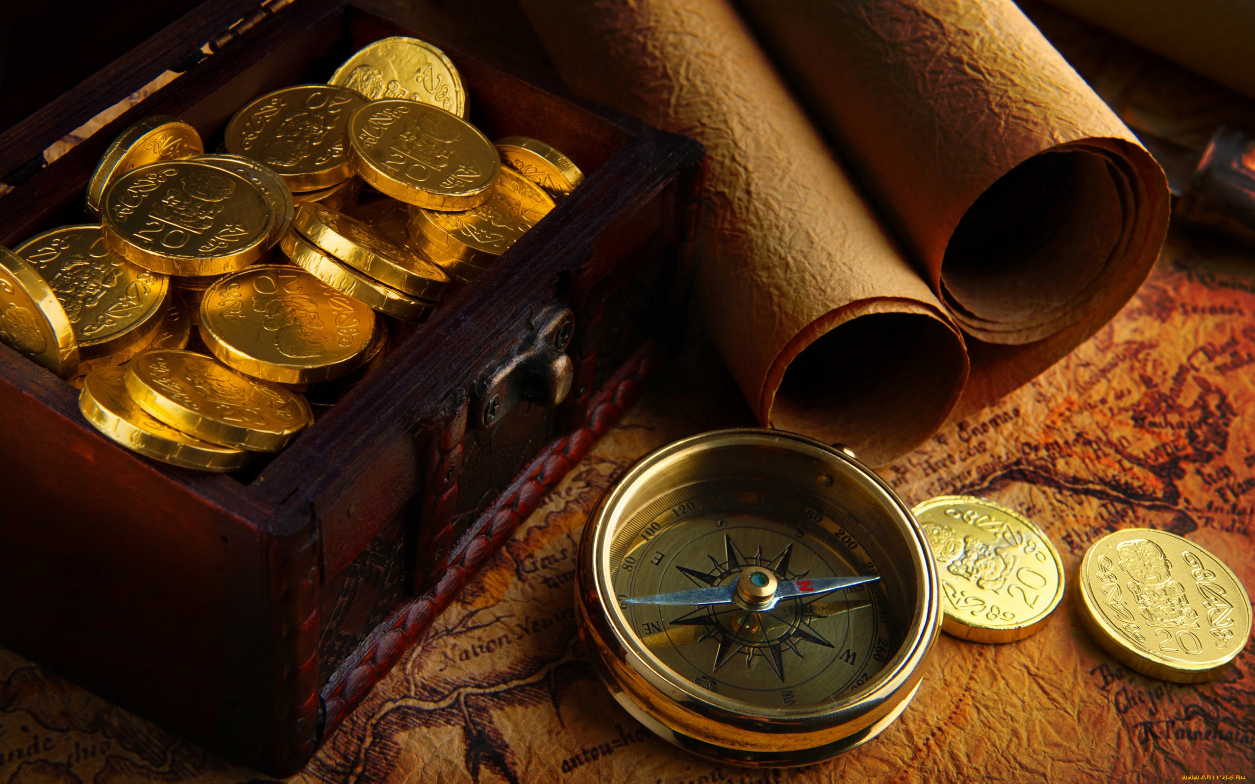 разное, золото, купюры, монеты, шкатулка, компас, свиток