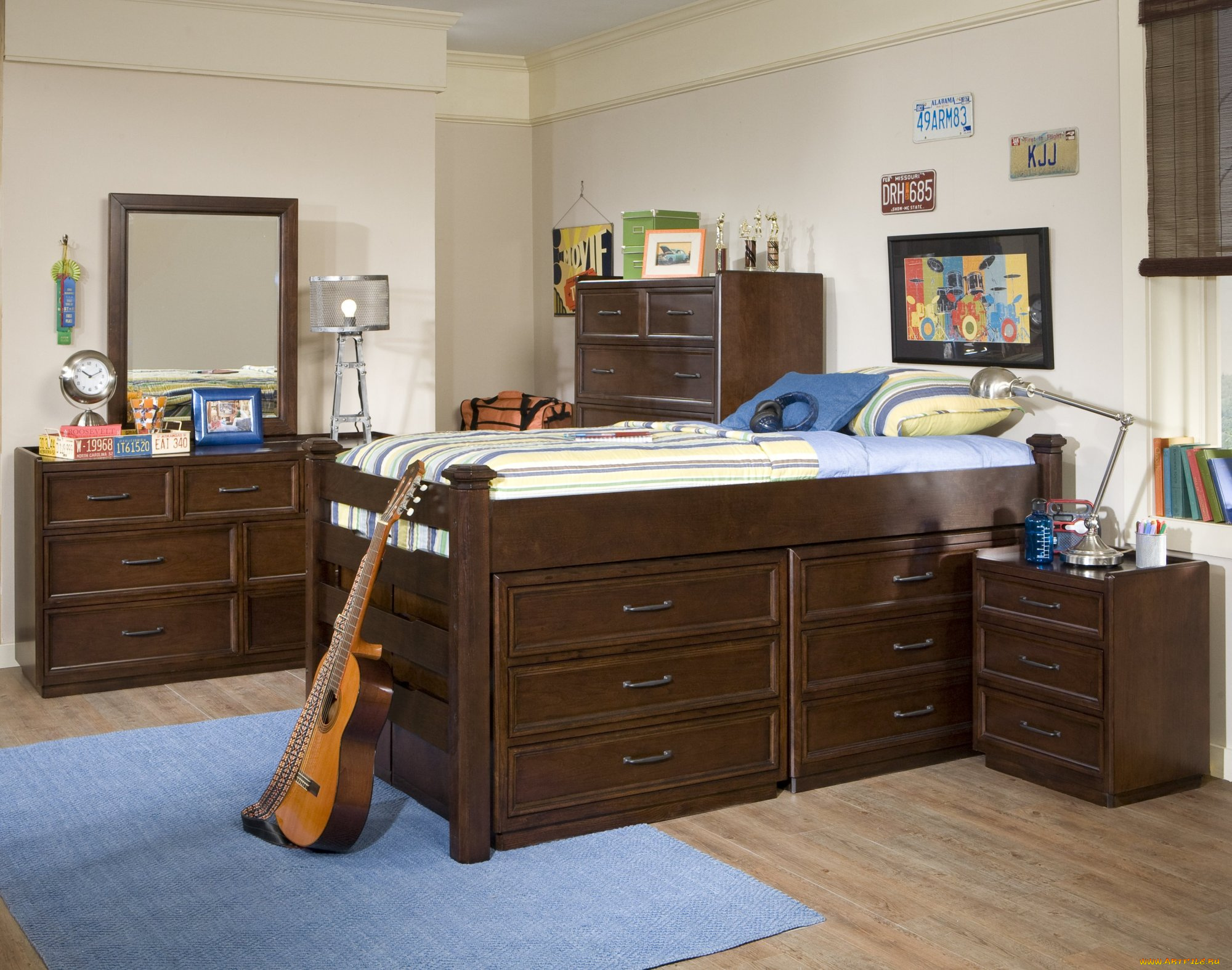 интерьер, детская, комната, кровать, тумбочки, гитара