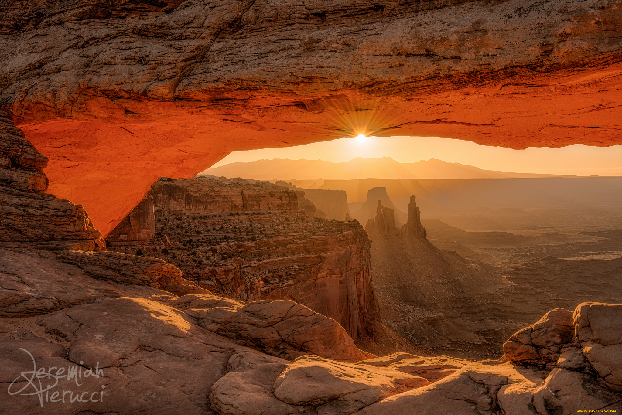 природа скалы Mesa Arch национальный парк США бесплатно