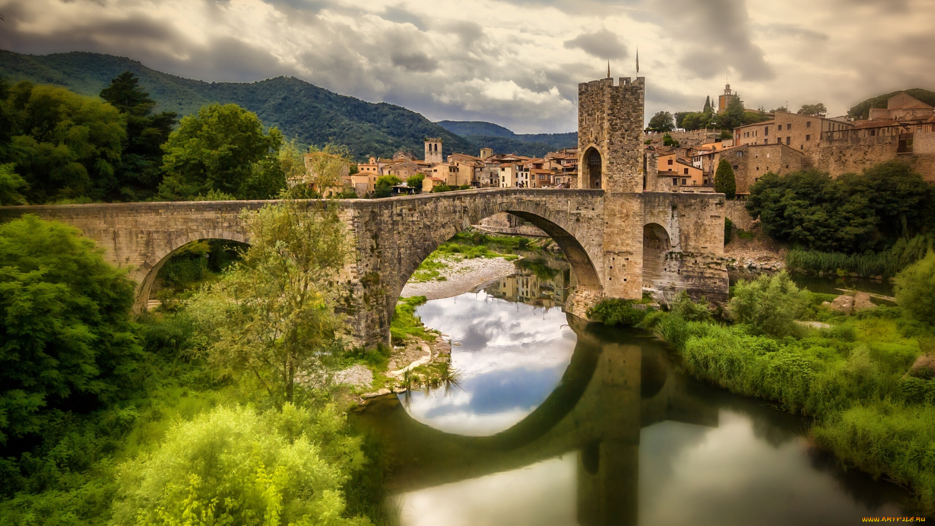 besal&, 250, catalonia, spain, города, мосты, besalu, fluvia, river, бесалу, каталония, испания, река, флувия, отражение