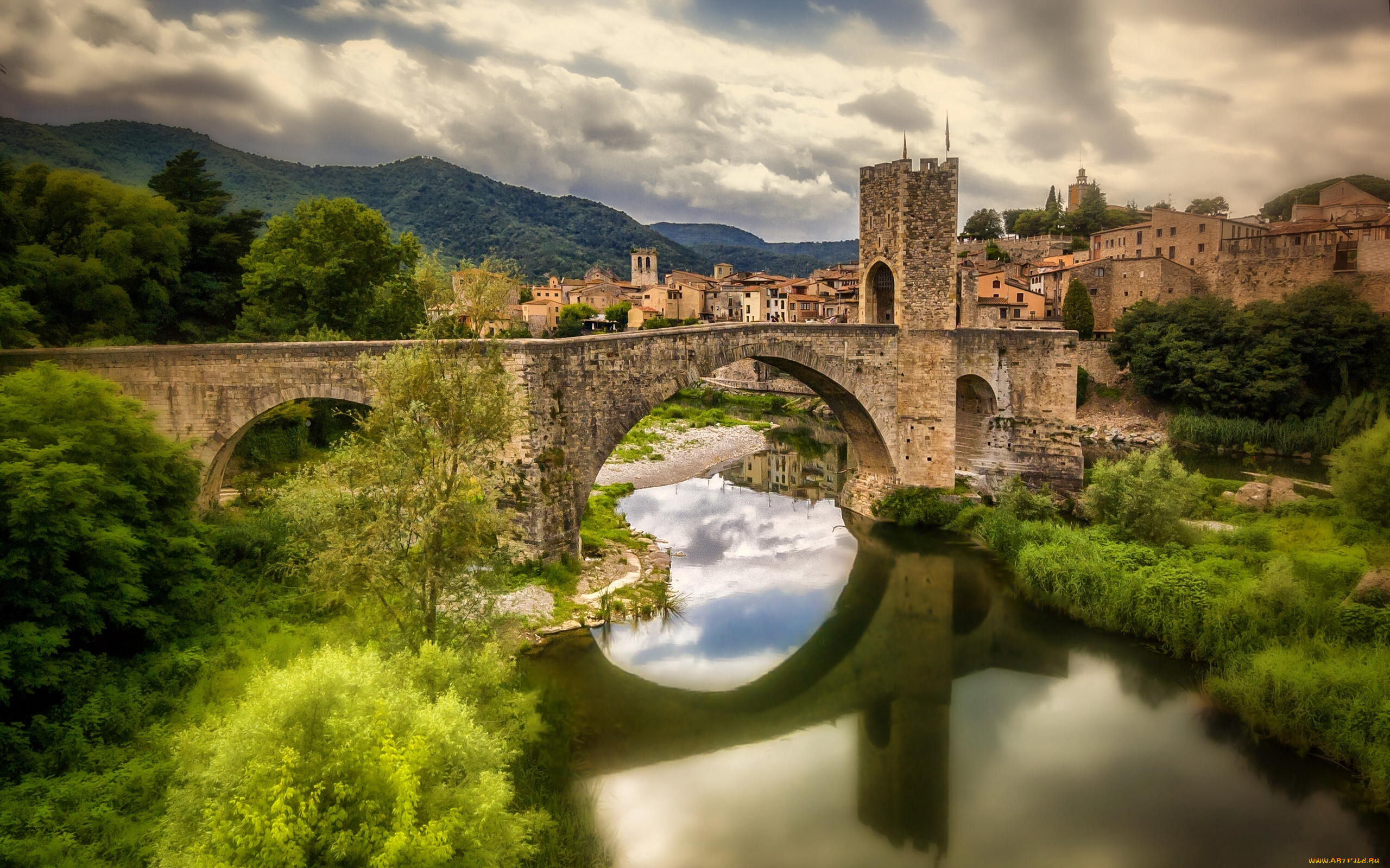 besal&, 250, catalonia, spain, города, мосты, besalu, fluvia, river, бесалу, каталония, испания, река, флувия, отражение