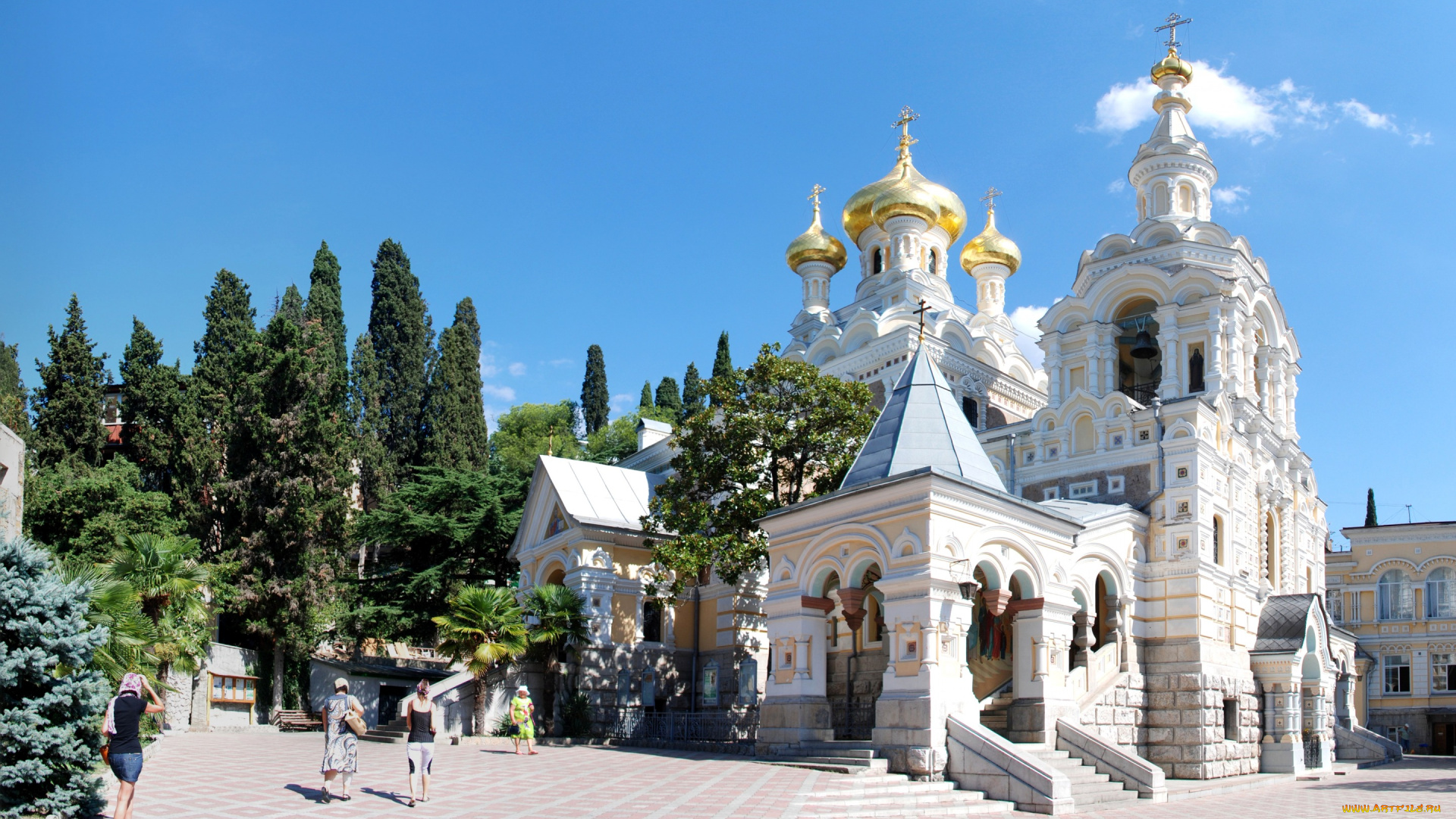 города, -, православные, церкви, , монастыри, крым, Ялта, церковь, храм, купола, площадь, пальмы, деревья, солнце