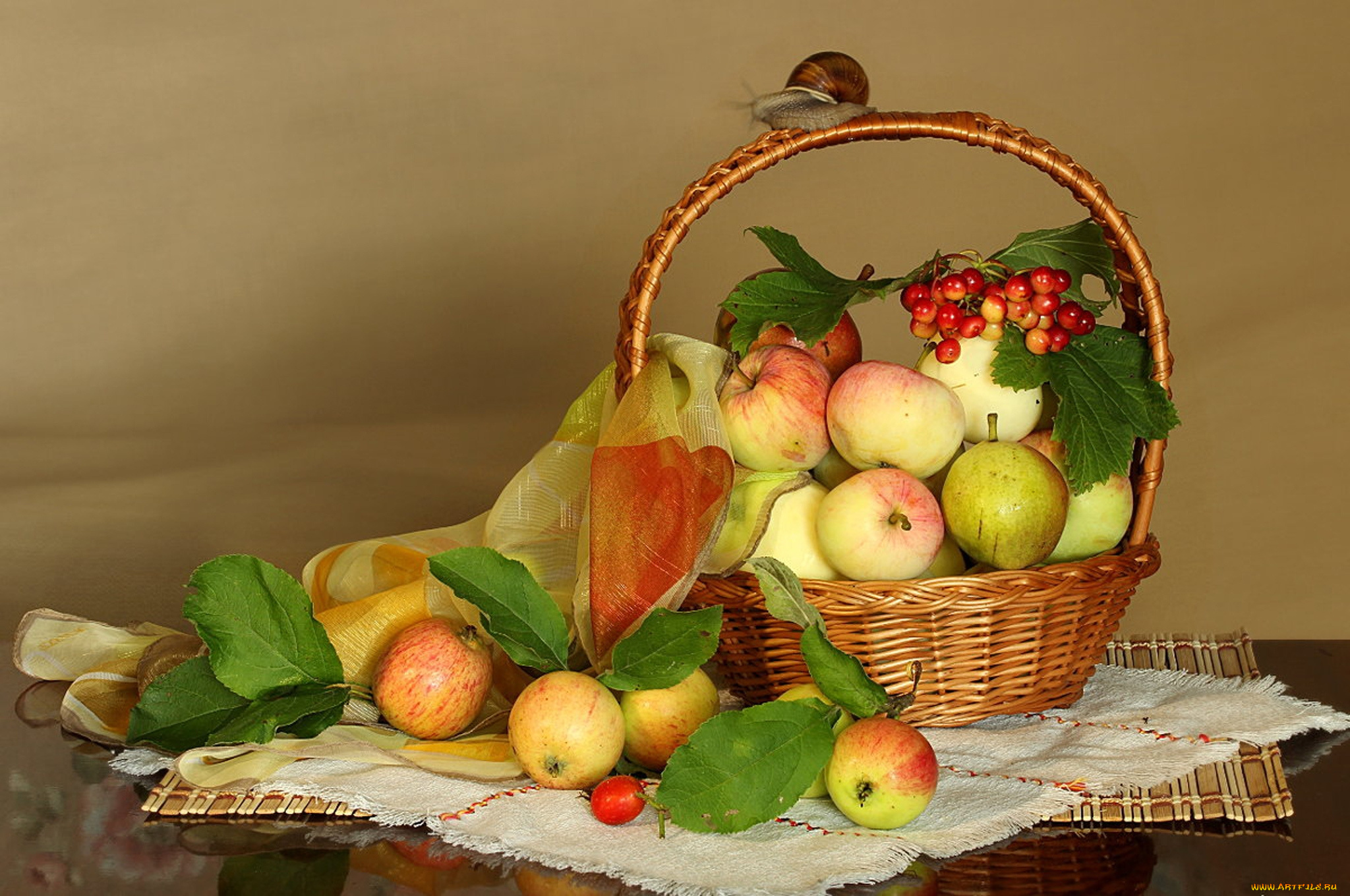 еда, яблоки, платок, корзинка