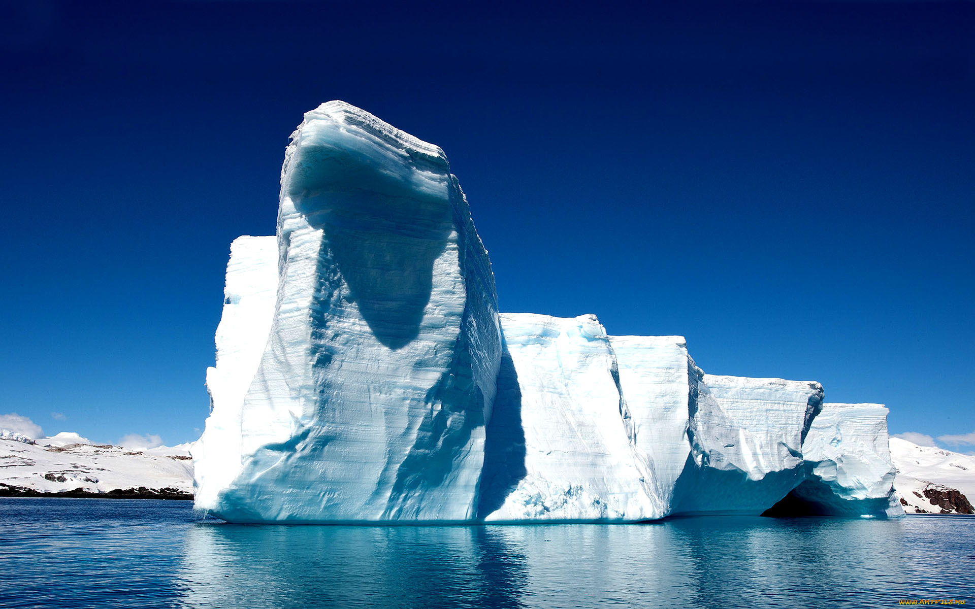 10 самых больших ледников. Айсберги Антарктиды. Антарктида (материк) айсберги. Ледники и айсберги. Айсберг b-15.