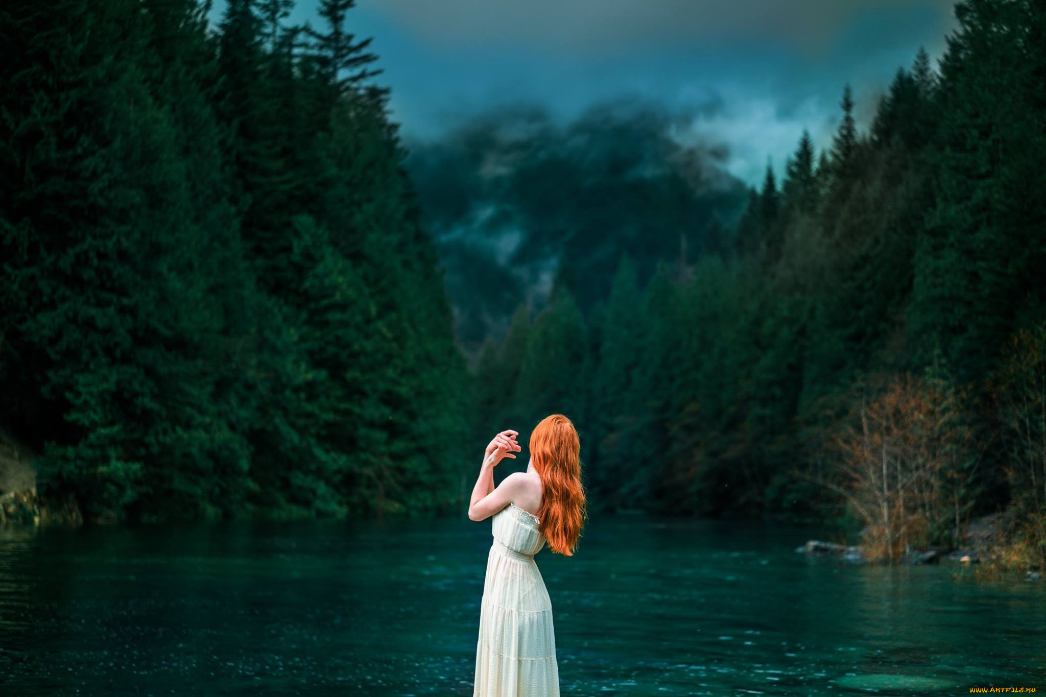 Девушка у озера 2007. Девушка у реки. Рыжие девушки. Фотосессия на озере. Рыжий лес.