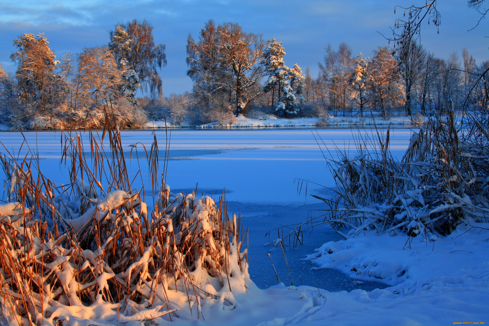 Красивая природа февраль. Зимняя река. Река зимой. Зимний пейзаж на рабочий стол.