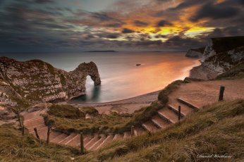 Картинка природа побережье тучи лестница арка скалы океан