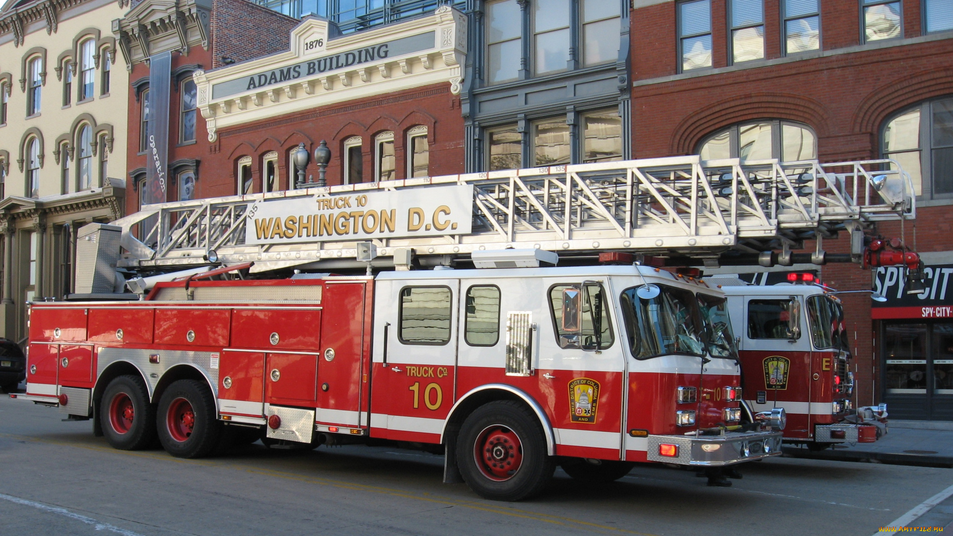 Включи пожарная 3. Городская пожарная машина. Канадская пожарная машина. Пожарная машина в реальной жизни. Пожарные машины Ереван.