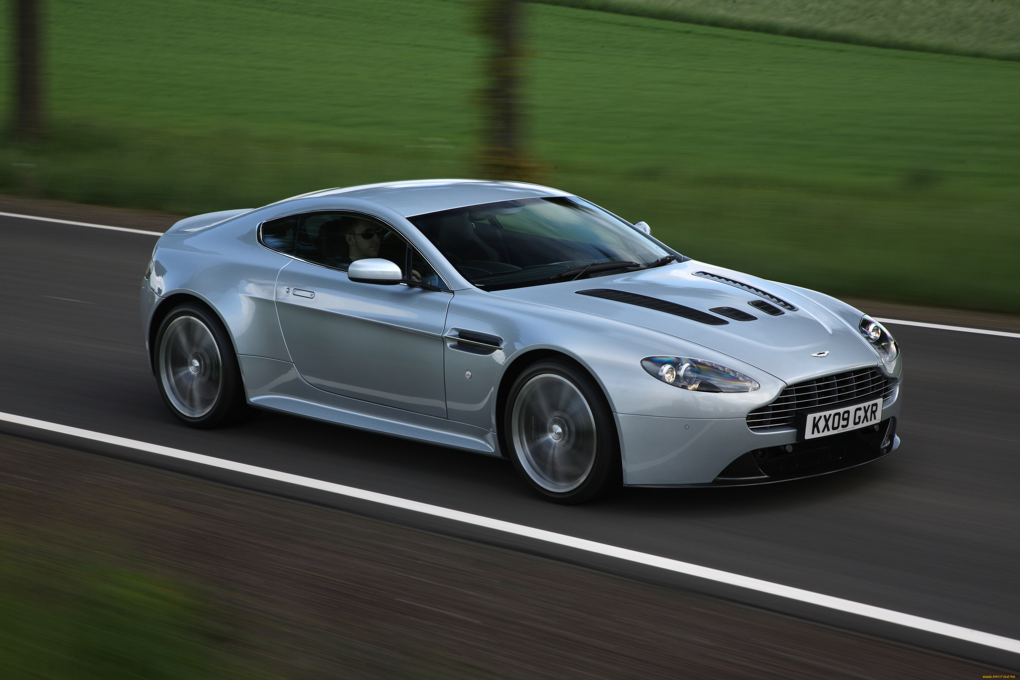 6.0 v12. Aston Martin v12 Vantage. Aston Martin v12 Vantage 2010.