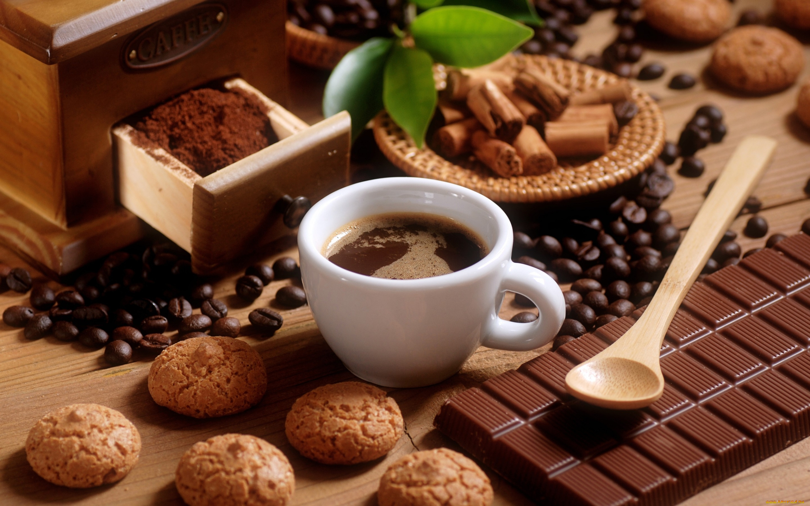 еда, кофе, , кофейные, зёрна, печенье, шоколад, молочный, плитка, зерна, чашка, ложка, листья, корица, десерт
