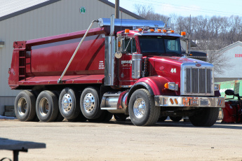 Картинка peterbilt+dump+truck автомобили peterbilt тягачи грузовики motors company седельные сша классические