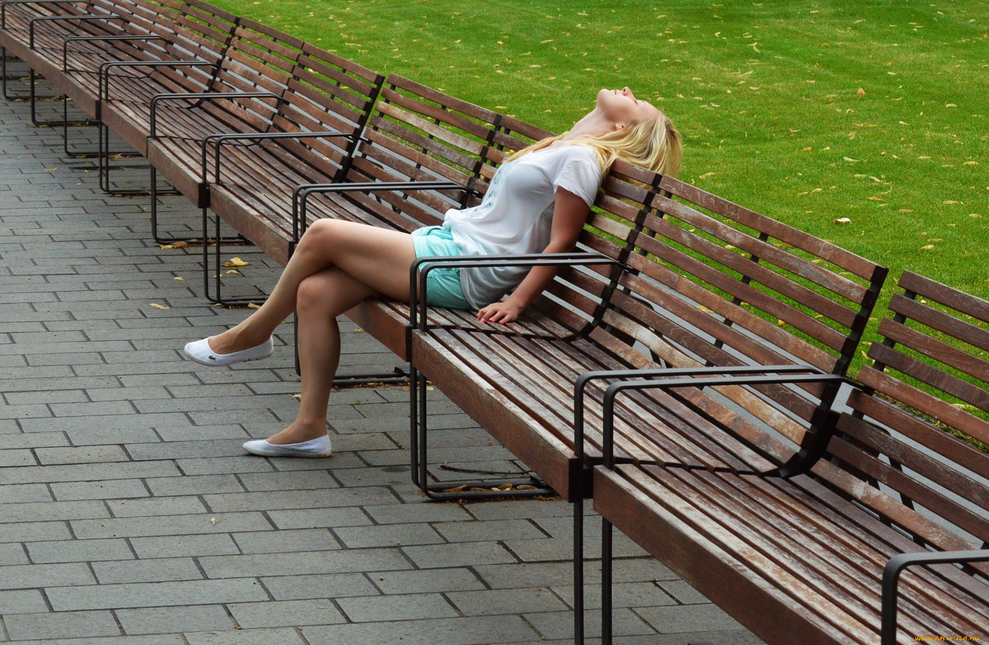 Preggy female sitting upskirt on the city park bench