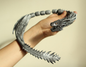Картинка разное игрушки рука дракончик