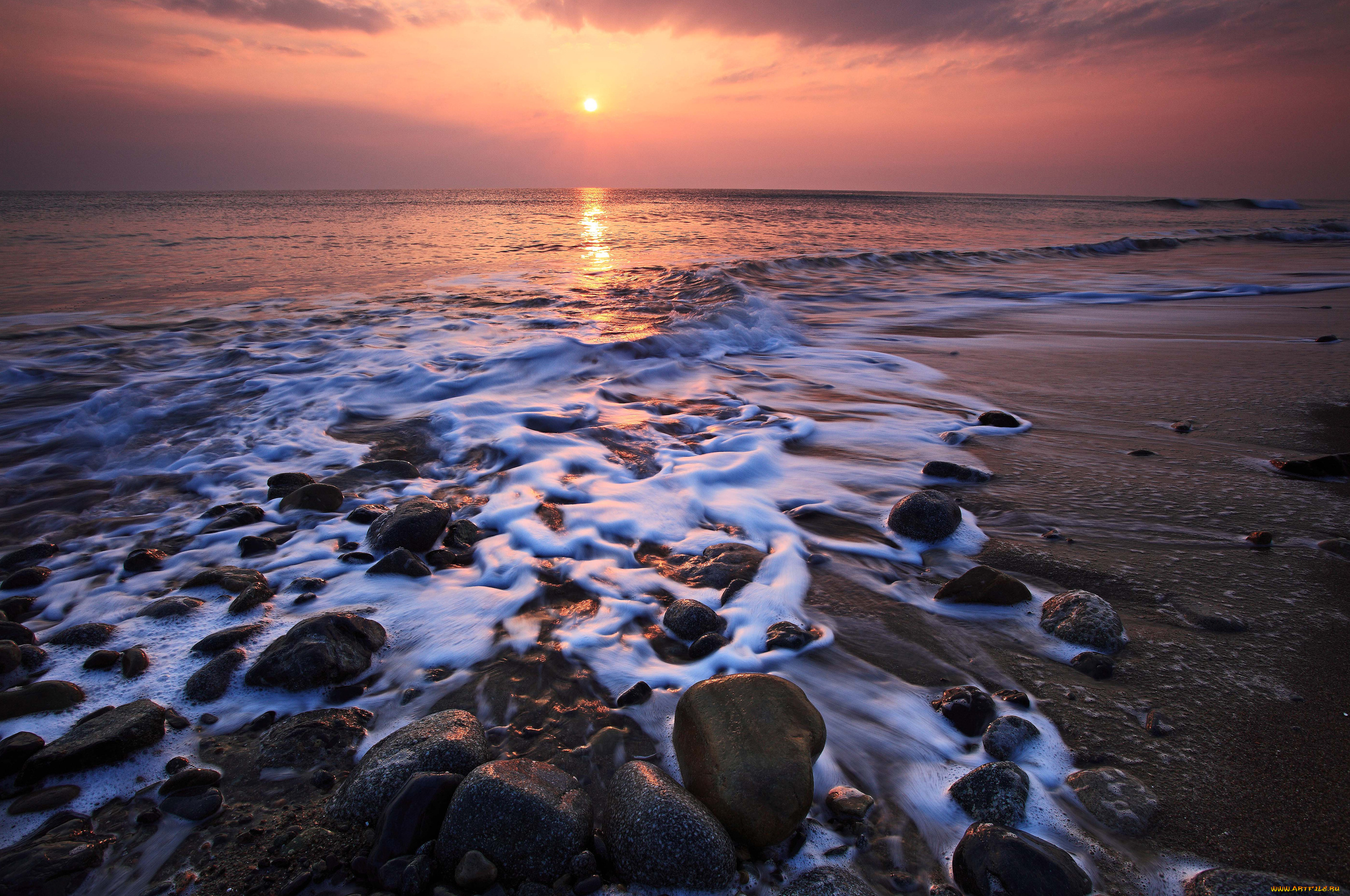 каменистый берег море небо закат бесплатно