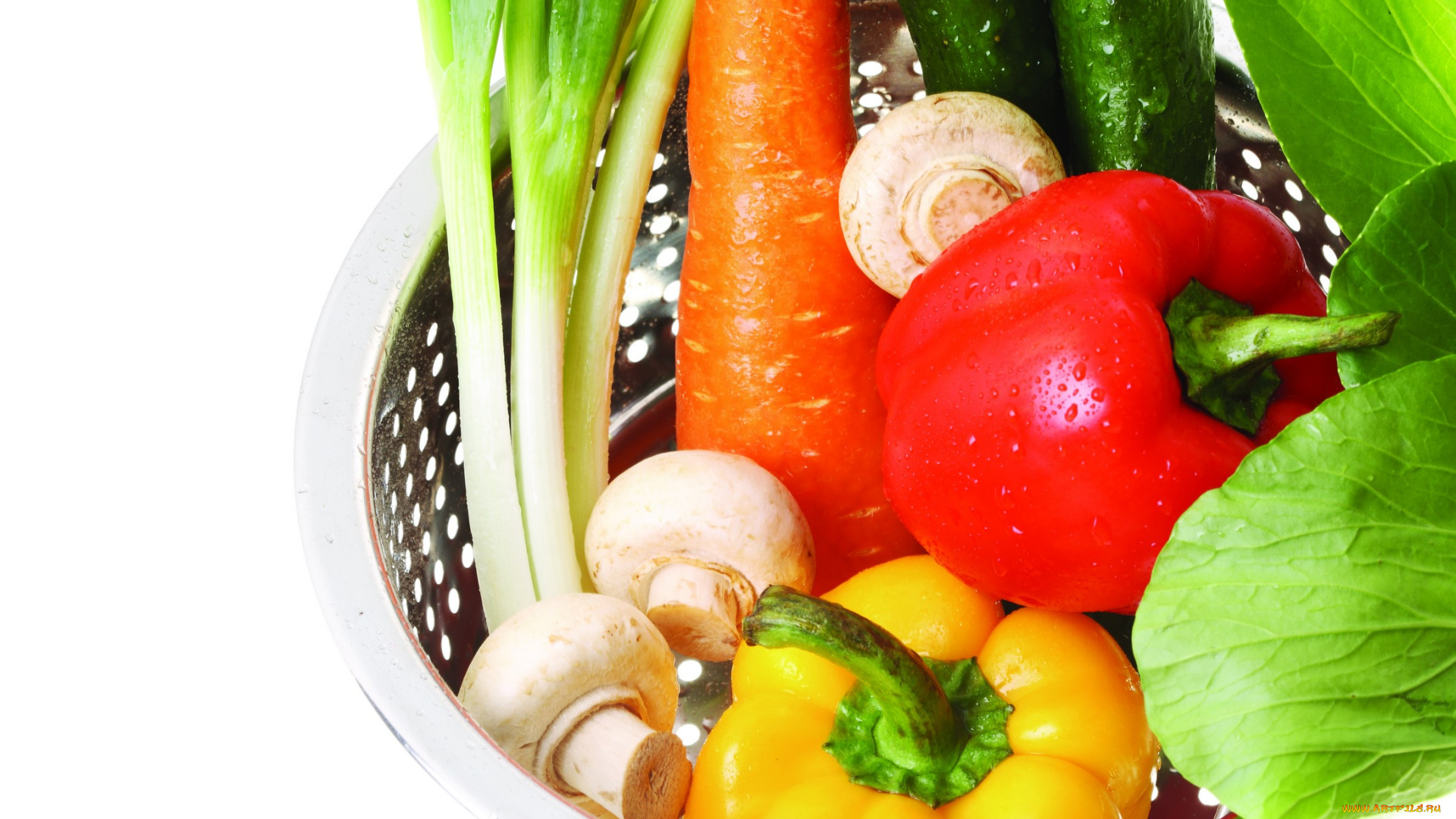 еда, разное, овощи, грибы, шампиньоны, болгарский, перец, морковь, огурец, красный, жёлтый, зелёный, миска, лук, листья, оранжевый, белый, фон