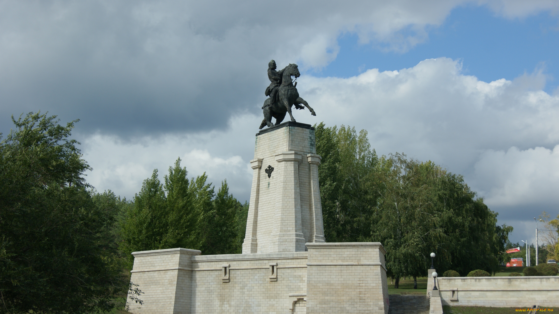 памятник, татищеву, тольятти, города, памятники, скульптуры, арт, объекты, постамент, деревья, трава, облака, небо