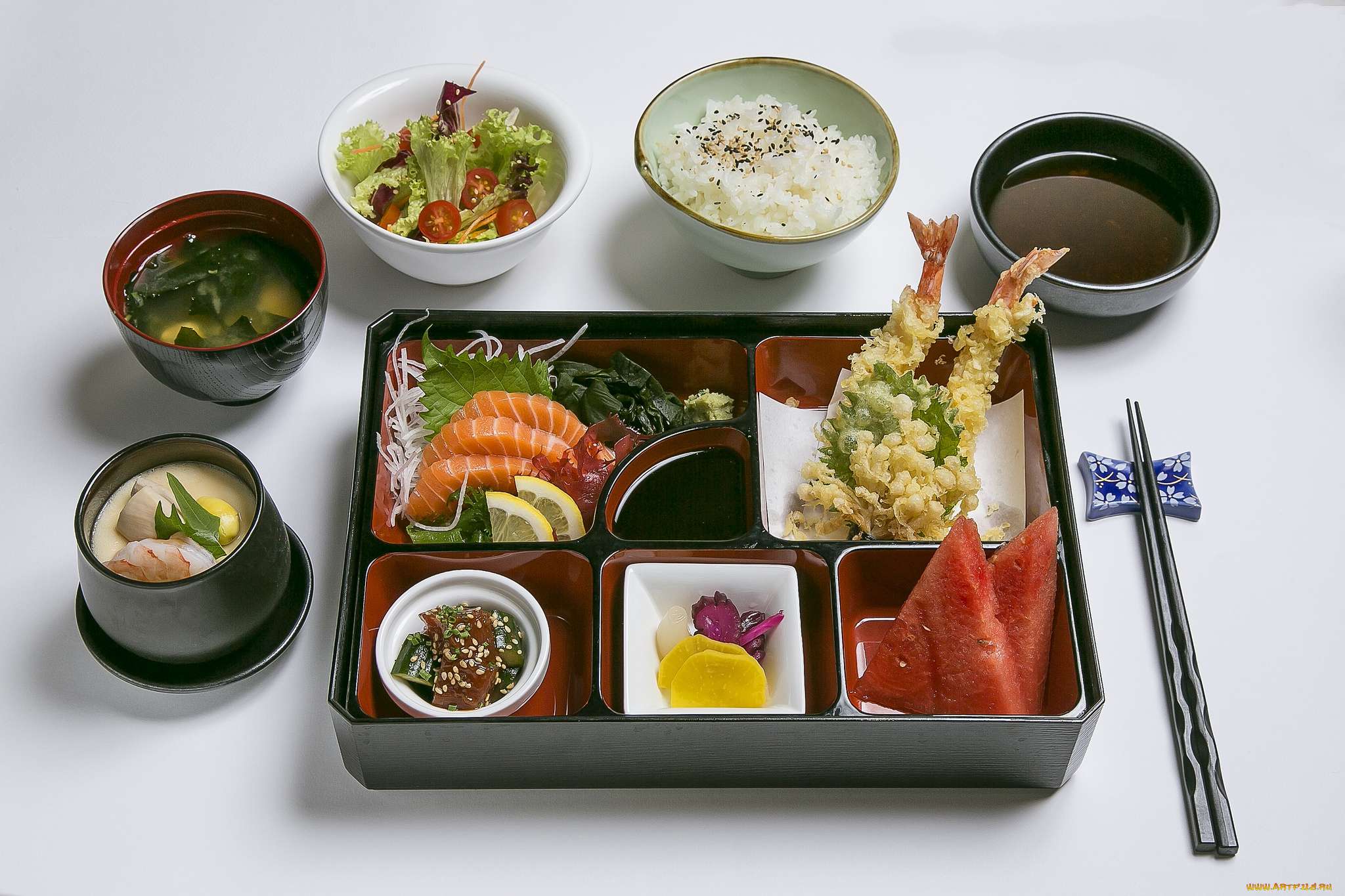 Китайский ланч. Японская еда. Кухня Японии. Традиционная японская еда. Японский обед.