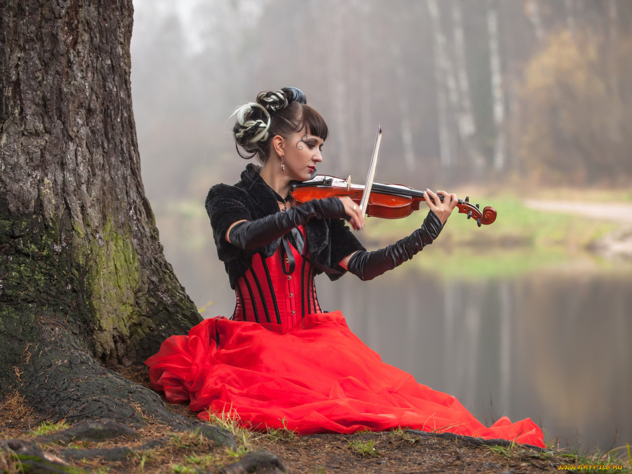 Запиликает на скрипке. Фотосессия со скрипкой. Фотосессия со скрипкой на природе. Девушка в платье со скрипкой. Девушка со скрипкой в лесу.