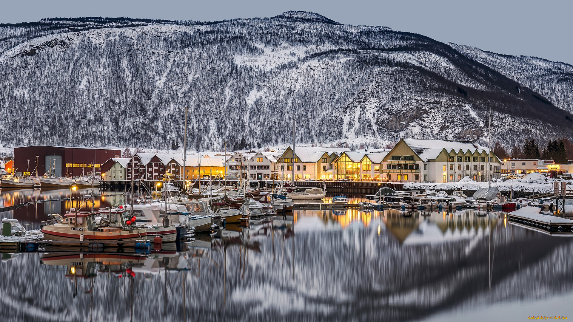 города, -, пейзажи, баркасы, горы, отражение, нурланн, rognan, городок, norway, фьорд, дома, saltdal, fjord, норвегия, nordland, ронан