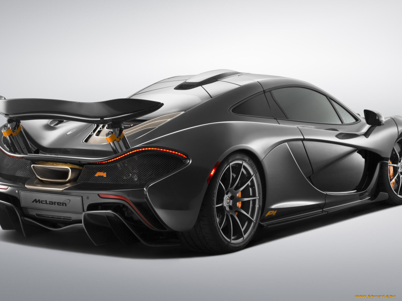 Спорткар MCLAREN p1 GTR