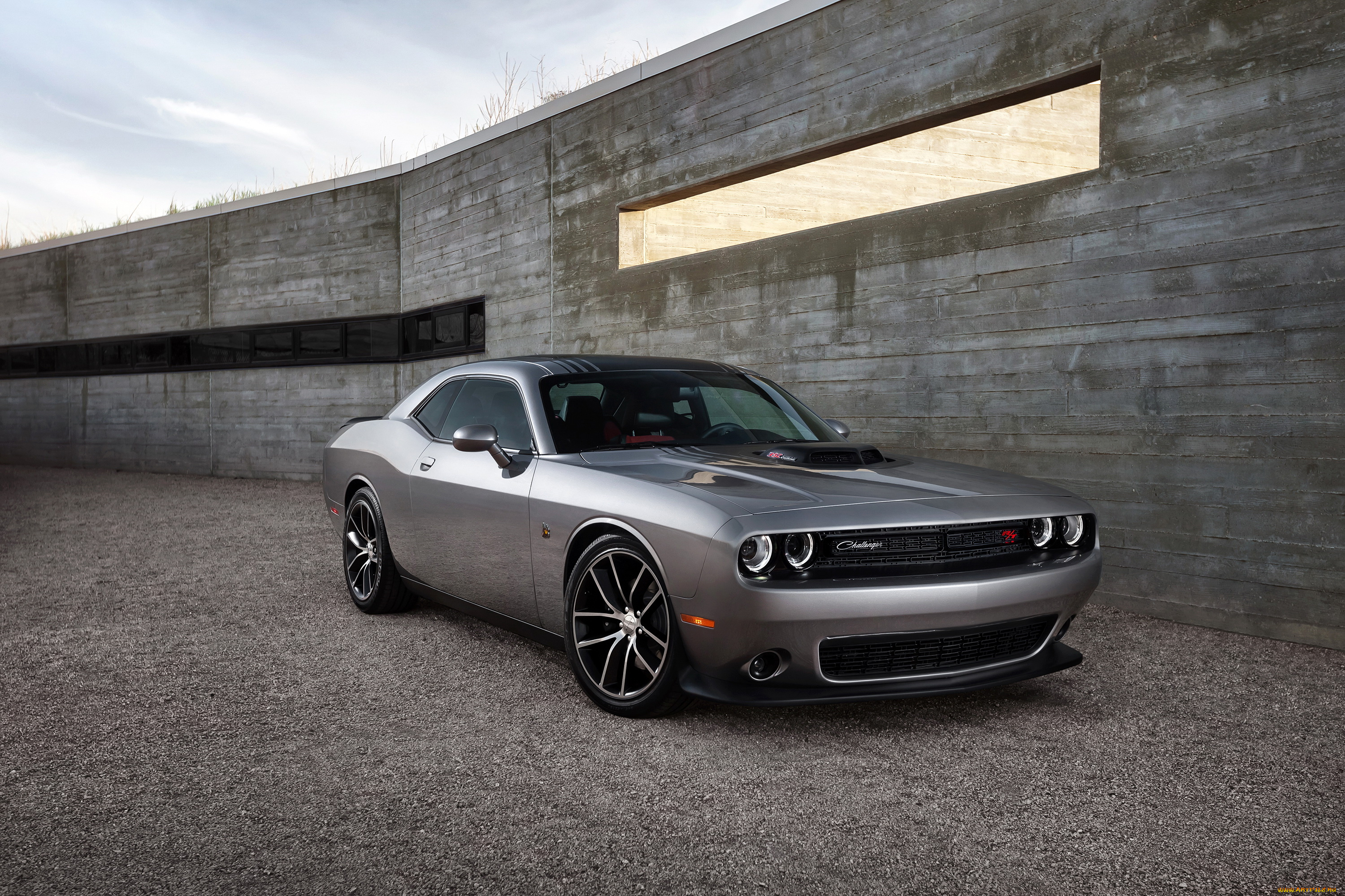 Додж челленджер 2. Dodge Challenger 2015. Dodge Challenger RT 2015. Додж 2015 Challenger. Додж Челленджер серый.