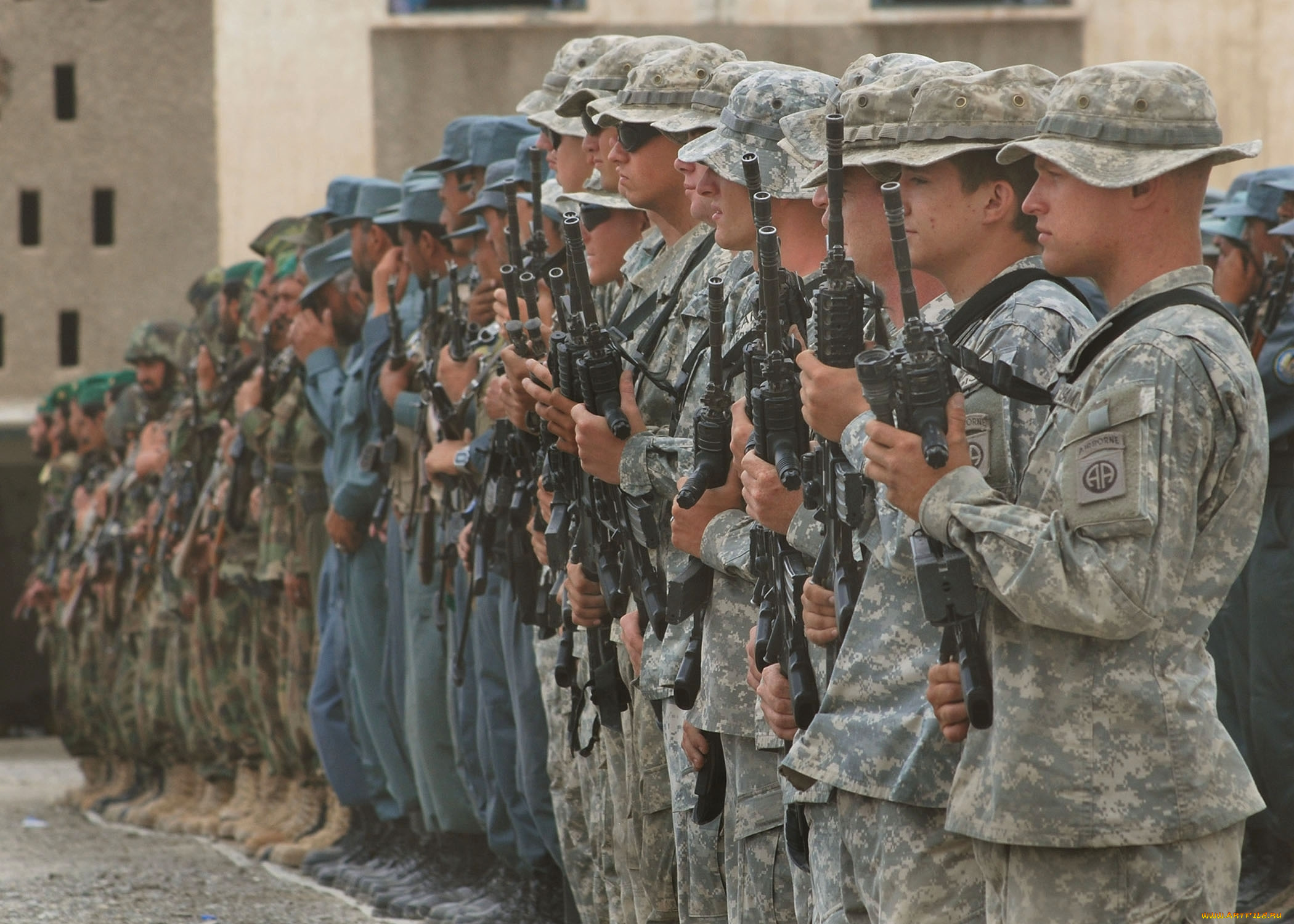 Американские военные афганистан. Военный лагерь США В Афганистане. Американский солдат. Военные США В Афганистане. Войска США В Афганистане.