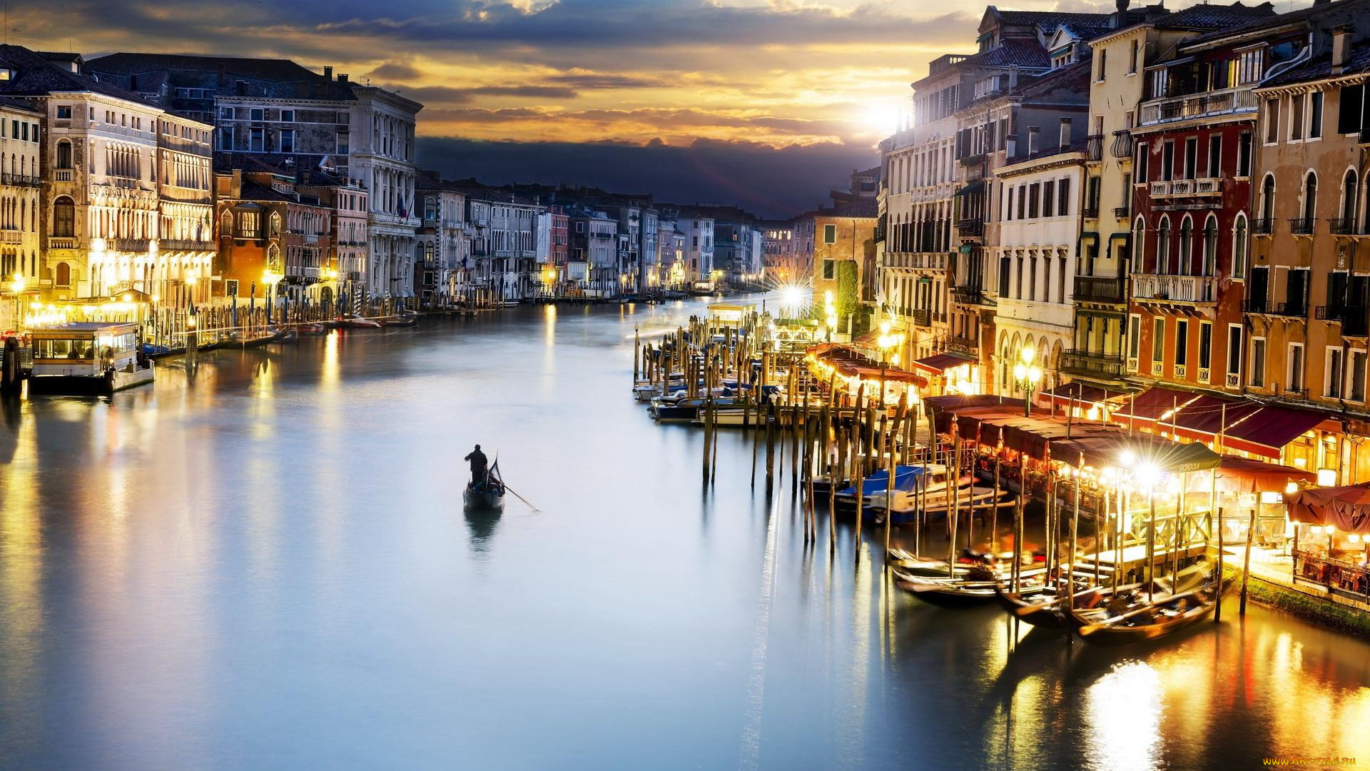 города, венеция, , италия, гондольер, гондолы, лодки, закат, вечер, здания, дома, канал, огни