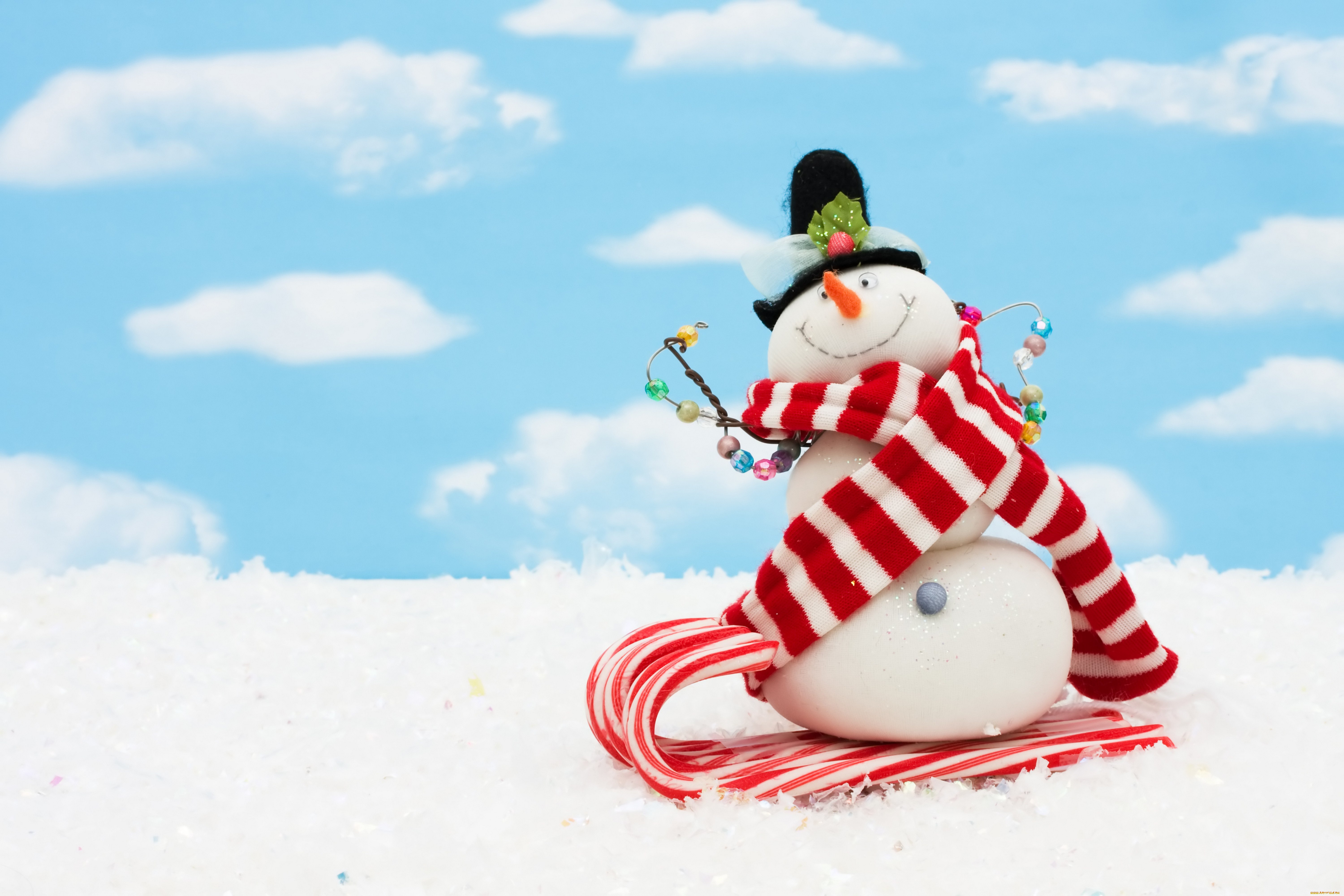 праздничные, снеговики, небо, рождество, шарф, sky, snow, новый, год, christmas, holidays, new, year, праздники, снеговик, снег, snowman, scarf, облака, clouds