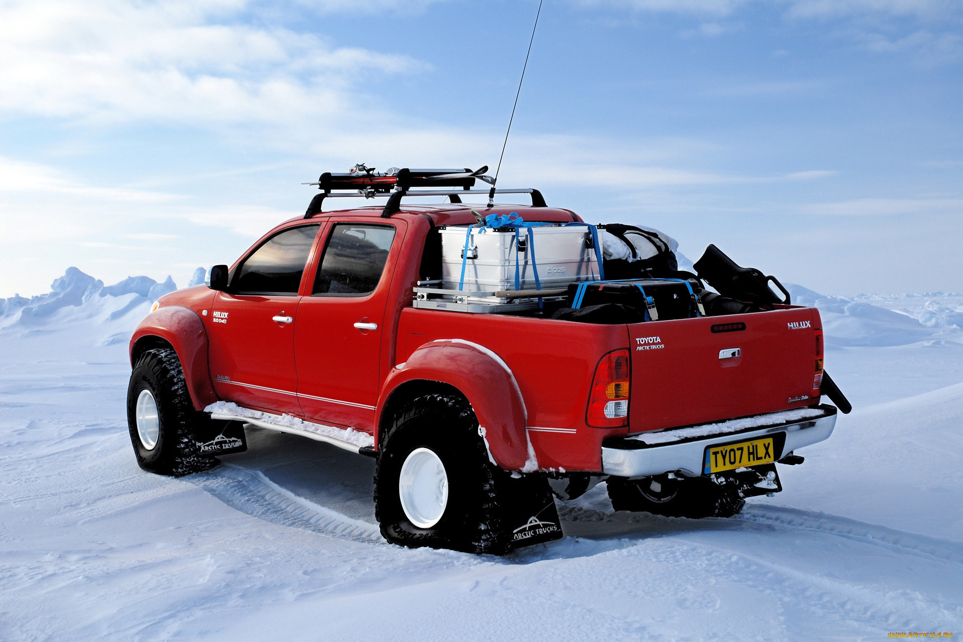 автомобили, toyota, снег, зима, лыжи, arctic, trucks, hilux, северный, полюс, north, pole, red