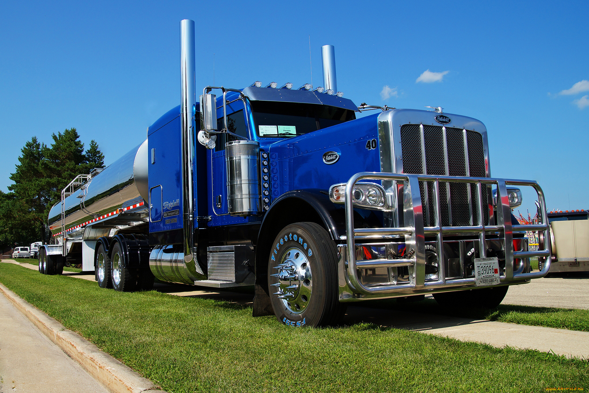 Питер билд. Американский грузовик Peterbilt. Американские траки Петербилт. Peterbilt 679. Американский грузовик Peterbilt 5655.