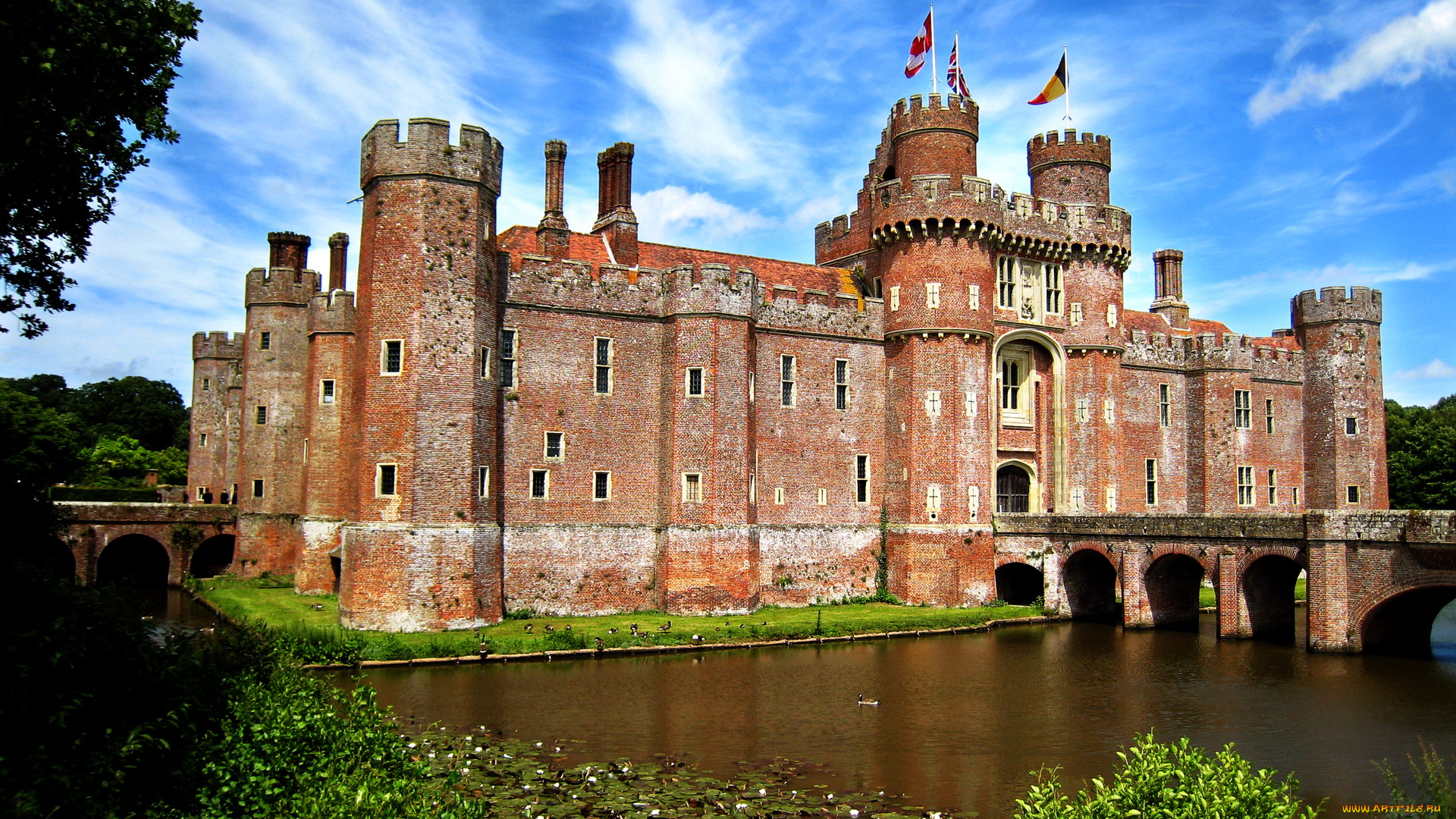 города, дворцы, замки, крепости, herstmonceux, castle, east, sussex