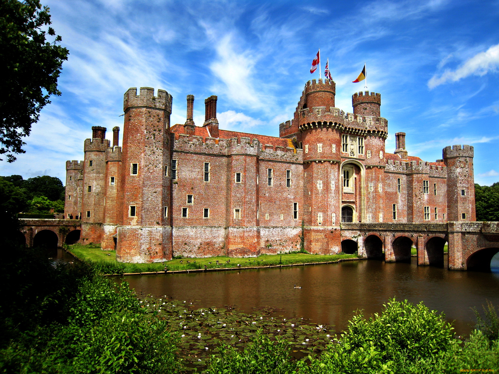 города, дворцы, замки, крепости, herstmonceux, castle, east, sussex