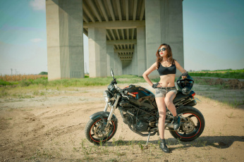 Картинка мотоциклы мото+с+девушкой девица байк